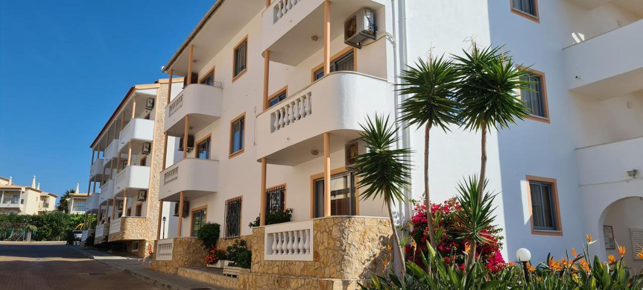Apartamentos Cabrita Olhos de Agua  Zewnętrze zdjęcie